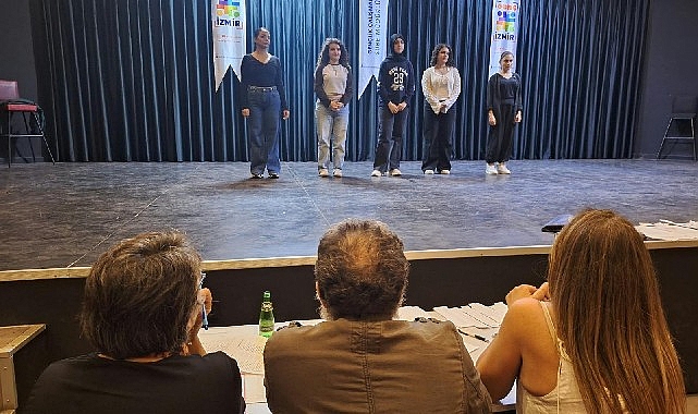 Genç İzmir’de tiyatro seçmelerine yoğun ilgi