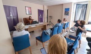 İzmir’de yazarlık yolculuğu başladı